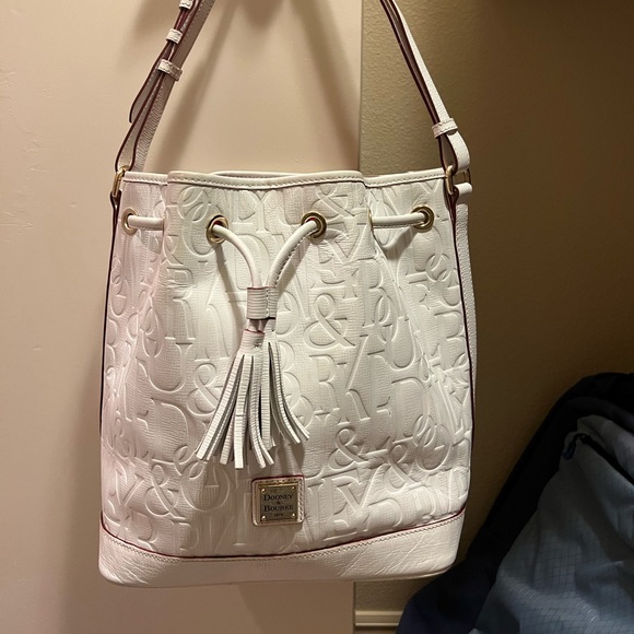 Doonie & Bourke bucket bag in white - Picture 3 of 11